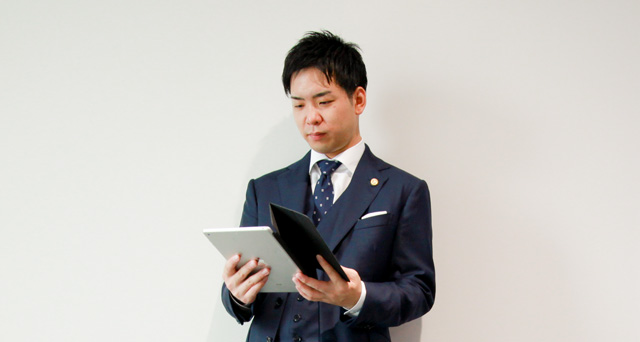 弁護士鍛代智弥